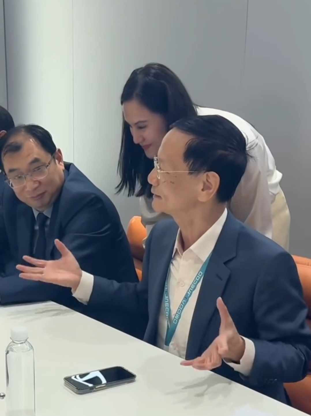 Doanh nhân Vũ Văn Tiền hé lộ cách xử lý khủng hoảng nhanh gọn với các đại lý Chery Doanh nhân Vũ Văn Tiền hé lộ cách xử lý khủng hoảng nhanh gọn với các đại lý Chery