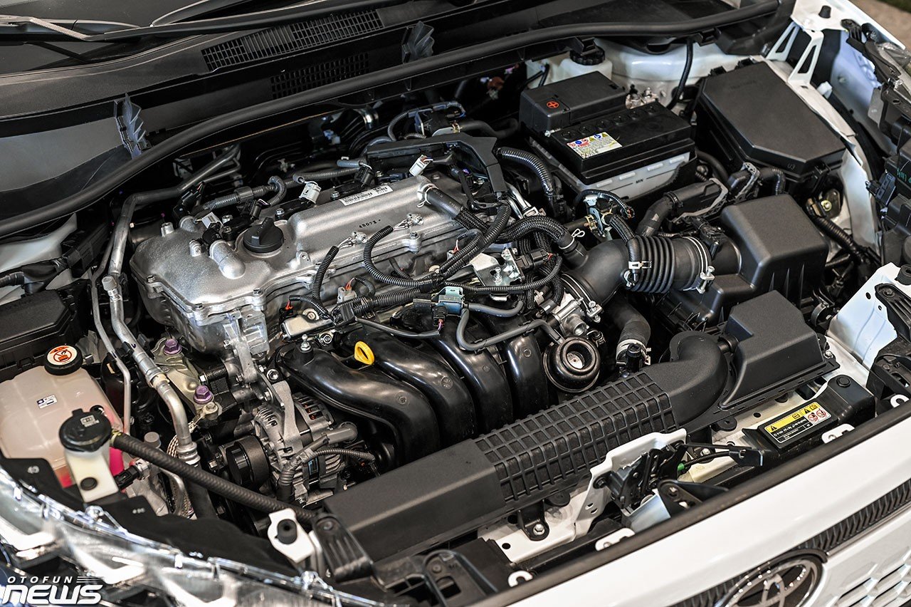 Cận cảnh Toyota Corolla Cross 2024 tại đại lý: Nâng cấp thiết kế, thêm trang bị nhưng lại giảm giá