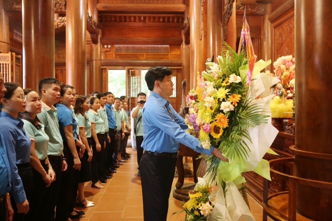 Làm theo lời Bác là cống hiến hết mình vì quê hương, đất nước