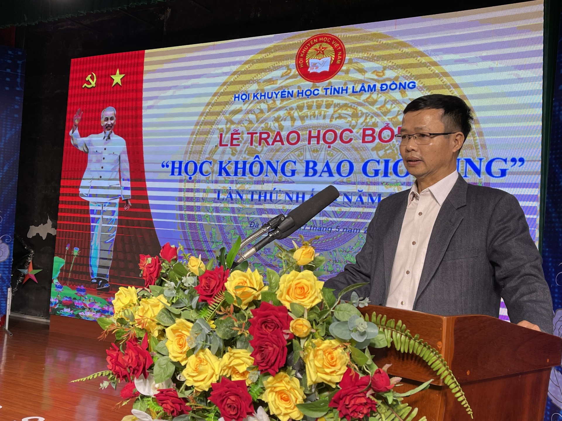 Lâm Đồng 10 đoàn viên công đoàn nhận học bổng “Học không bao giờ cùng” Lâm Đồng 10 đoàn viên công đoàn nhận học bổng “Học không bao giờ cùng”