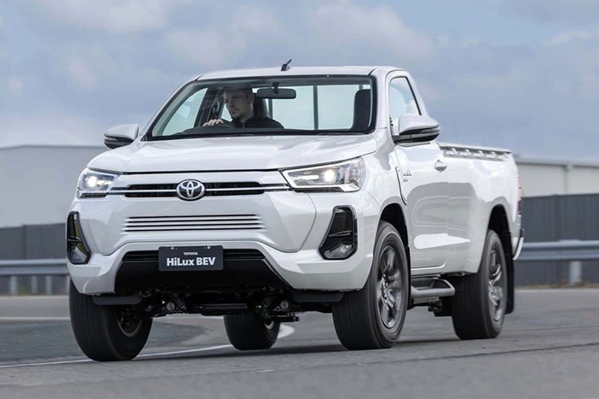 Toyota HiLux chạy điện bán ra năm sau có diện mạo như thế nào? Toyota HiLux chạy điện bán ra năm sau có diện mạo như thế nào?