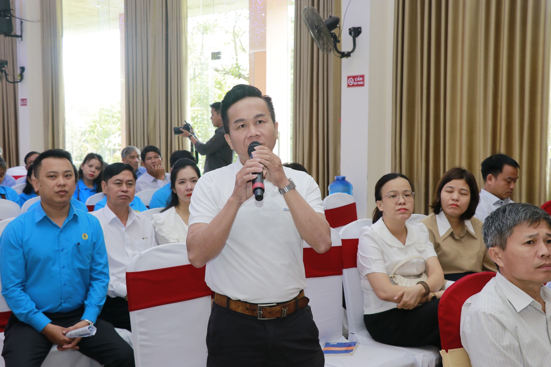 Lãnh đạo tỉnh Thừa Thiên Huế đối thoại trực tiếp với đoàn viên, người lao động