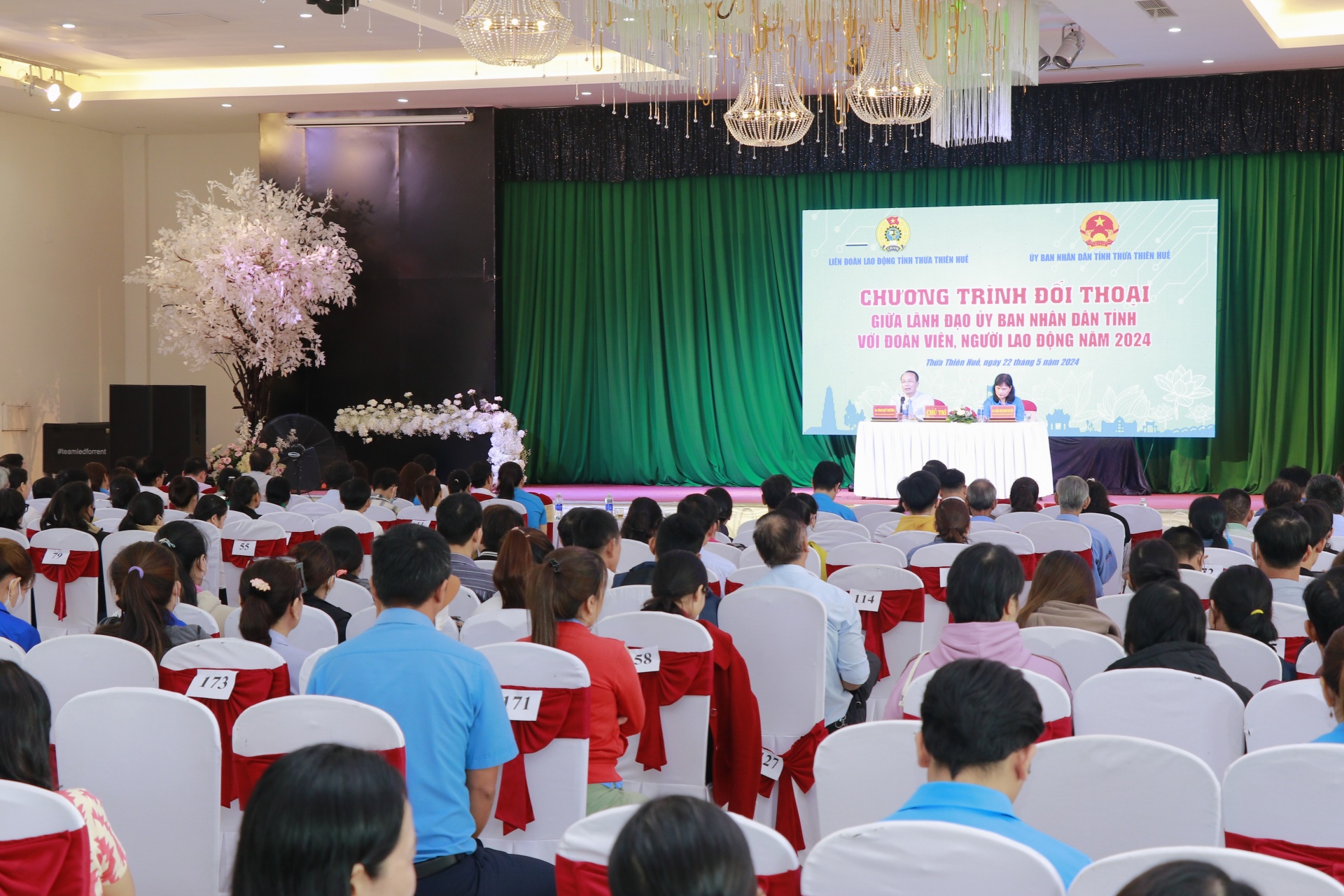 Lãnh đạo tỉnh Thừa Thiên Huế đối thoại trực tiếp với đoàn viên, người lao động