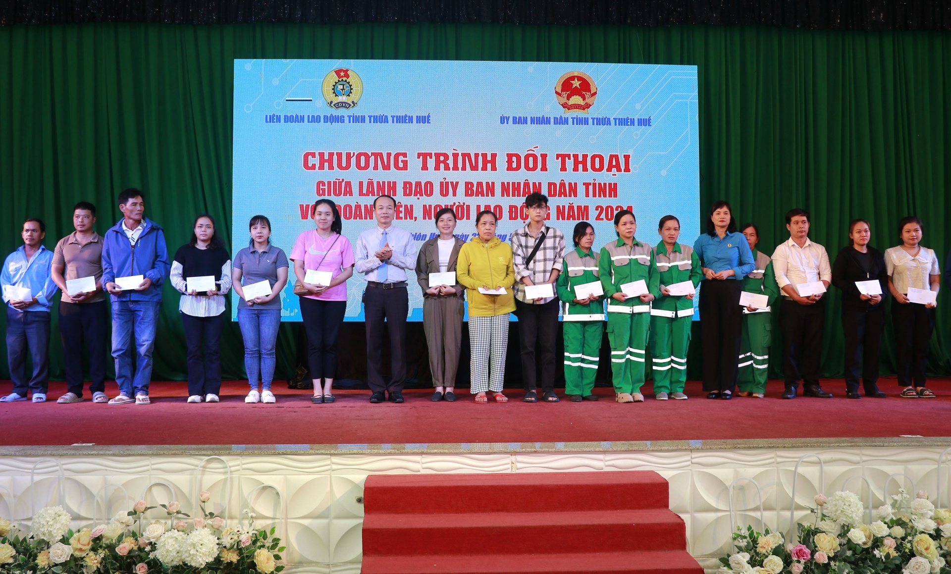 Lãnh đạo tỉnh Thừa Thiên Huế đối thoại trực tiếp với đoàn viên, người lao động