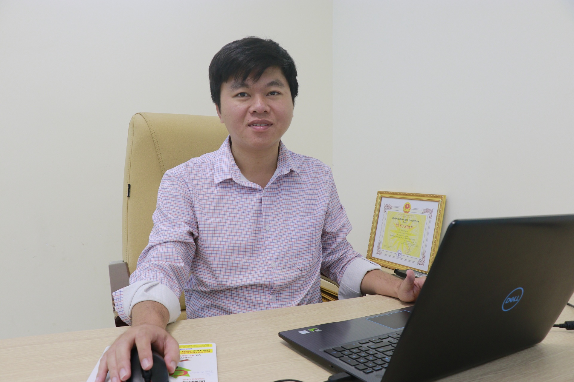 Anh Lê Văn Minh - tấm gương sáng trong ngành Điện Anh Lê Văn Minh - tấm gương sáng trong ngành Điện