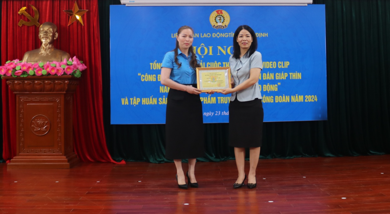 “Cuộc thi video clip thúc đẩy sức sáng tạo của cán bộ công đoàn” “Cuộc thi video clip thúc đẩy sức sáng tạo của cán bộ công đoàn”