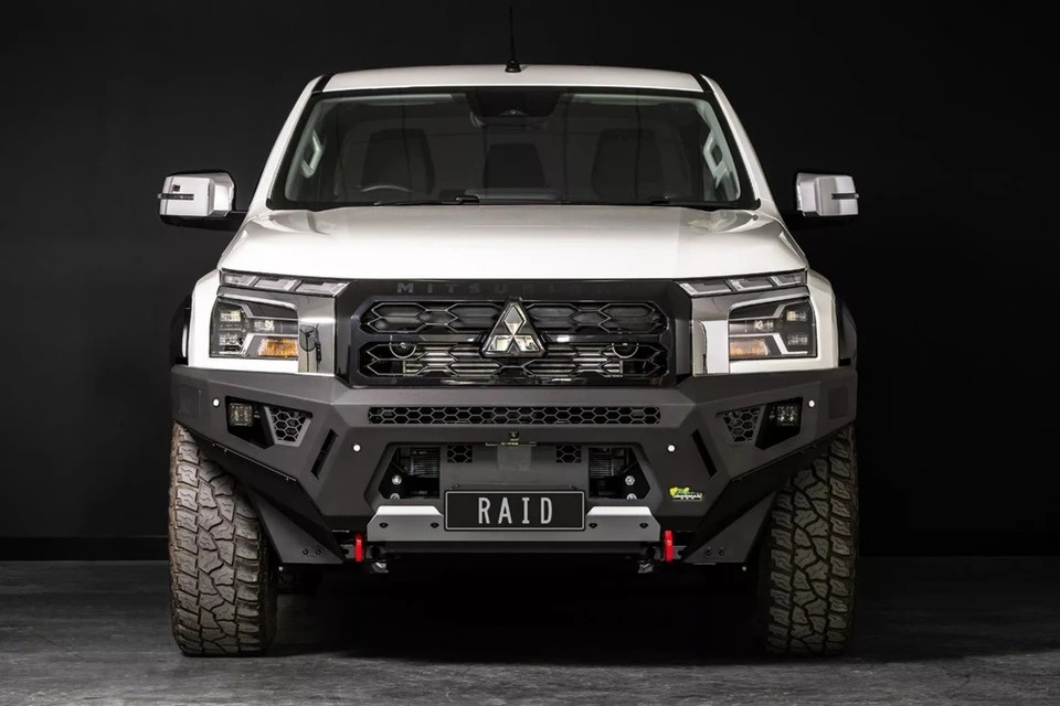 Mitsubishi Triton 'ngầu' hơn với gói nâng cấp Ironman 4x4