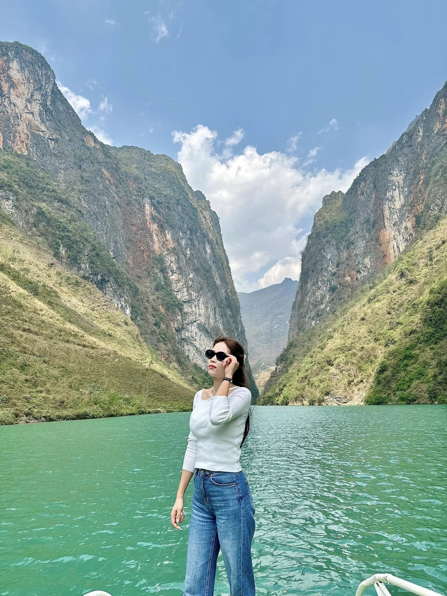 Mẹ 8x kể chuyện cầm lái ô tô đưa con vượt đường đèo Hà Giang Mẹ 8x kể chuyện cầm lái ô tô đưa con vượt đường đèo Hà Giang