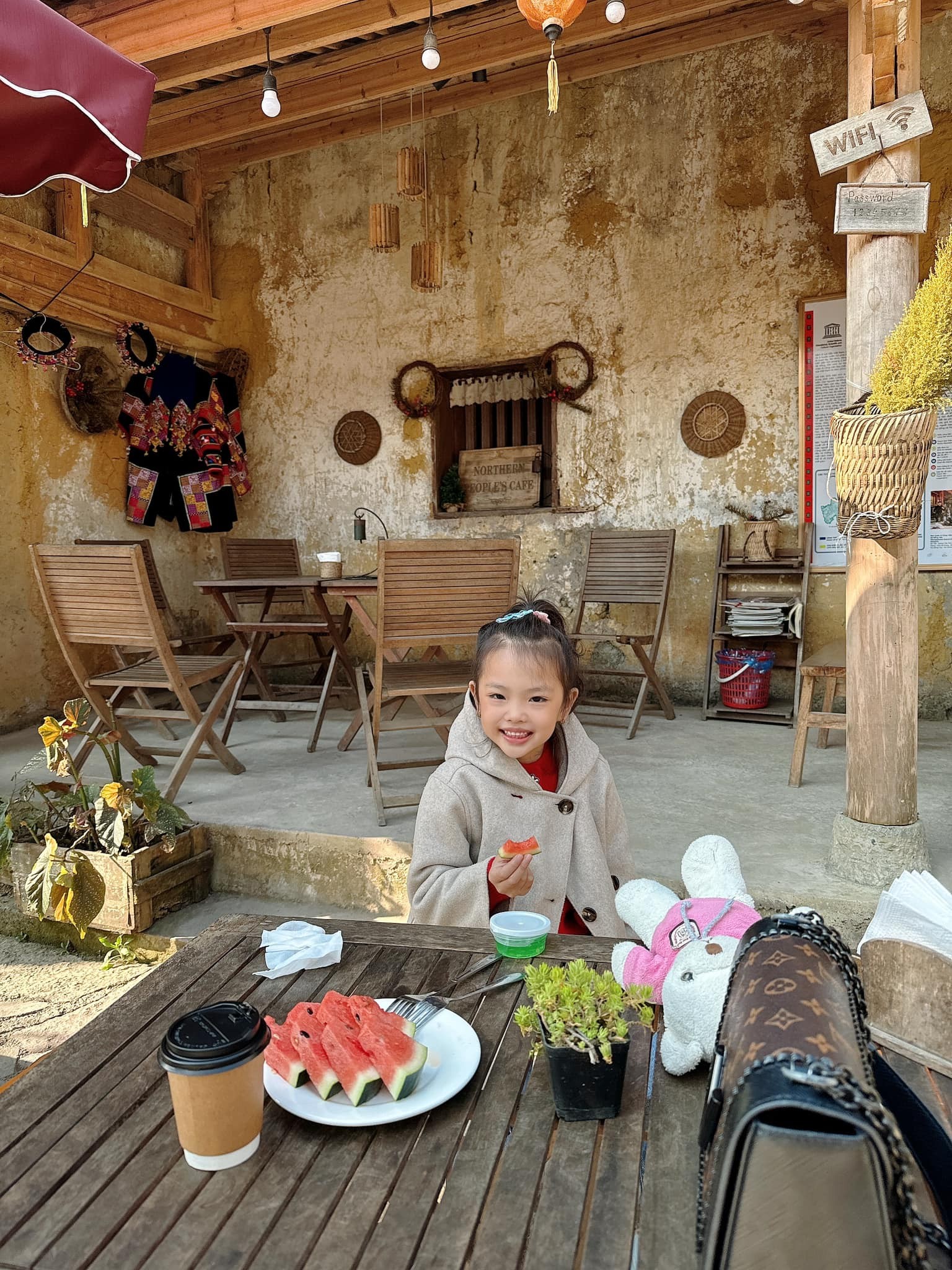 Mẹ trẻ Hà Nội chia sẻ kinh nghiệm cầm lái ô tô đường đèo Hà Giang Mẹ trẻ Hà Nội chia sẻ kinh nghiệm cầm lái ô tô đường đèo Hà Giang