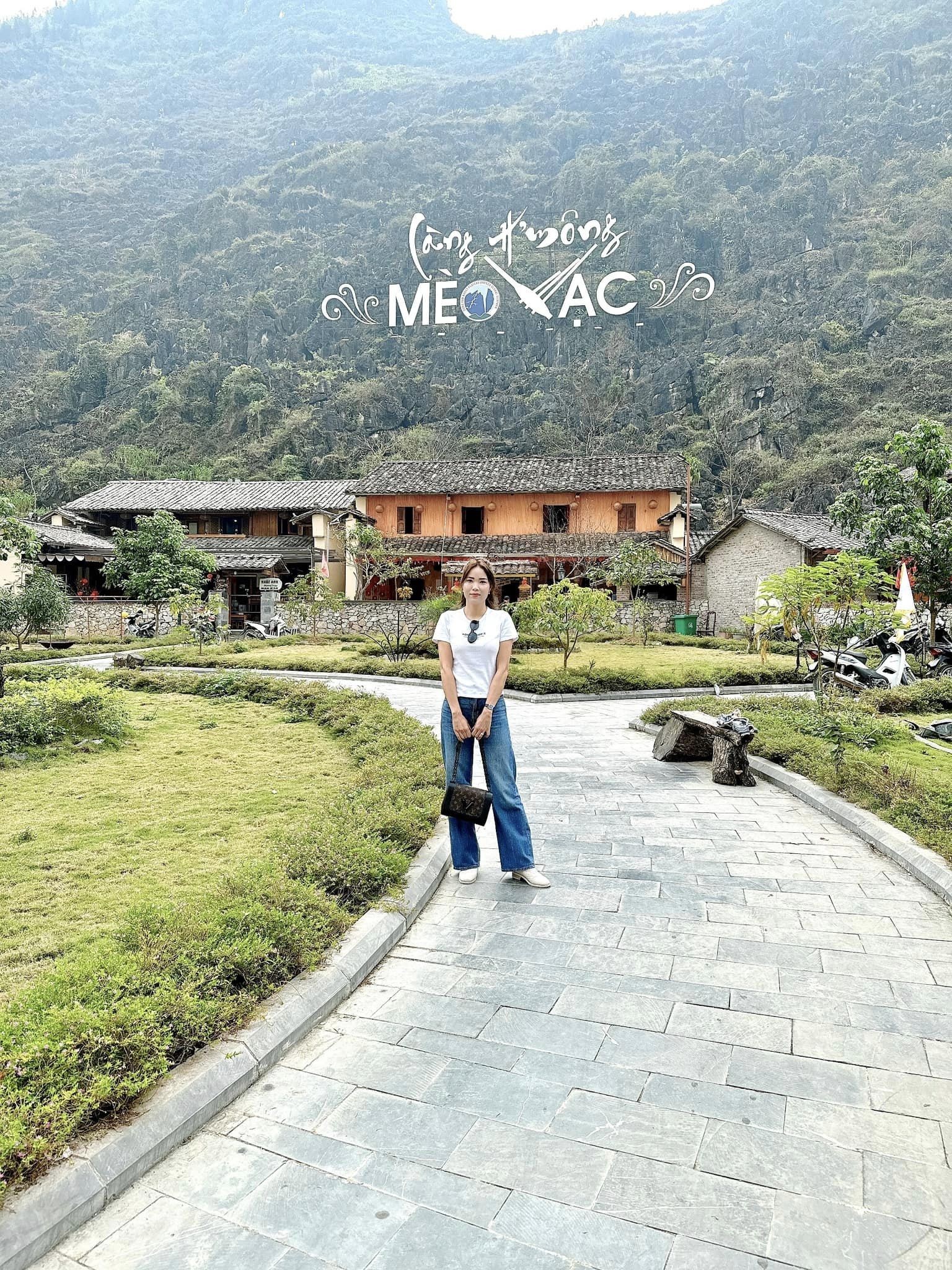 Mẹ trẻ Hà Nội chia sẻ kinh nghiệm cầm lái ô tô đường đèo Hà Giang Mẹ trẻ Hà Nội chia sẻ kinh nghiệm cầm lái ô tô đường đèo Hà Giang