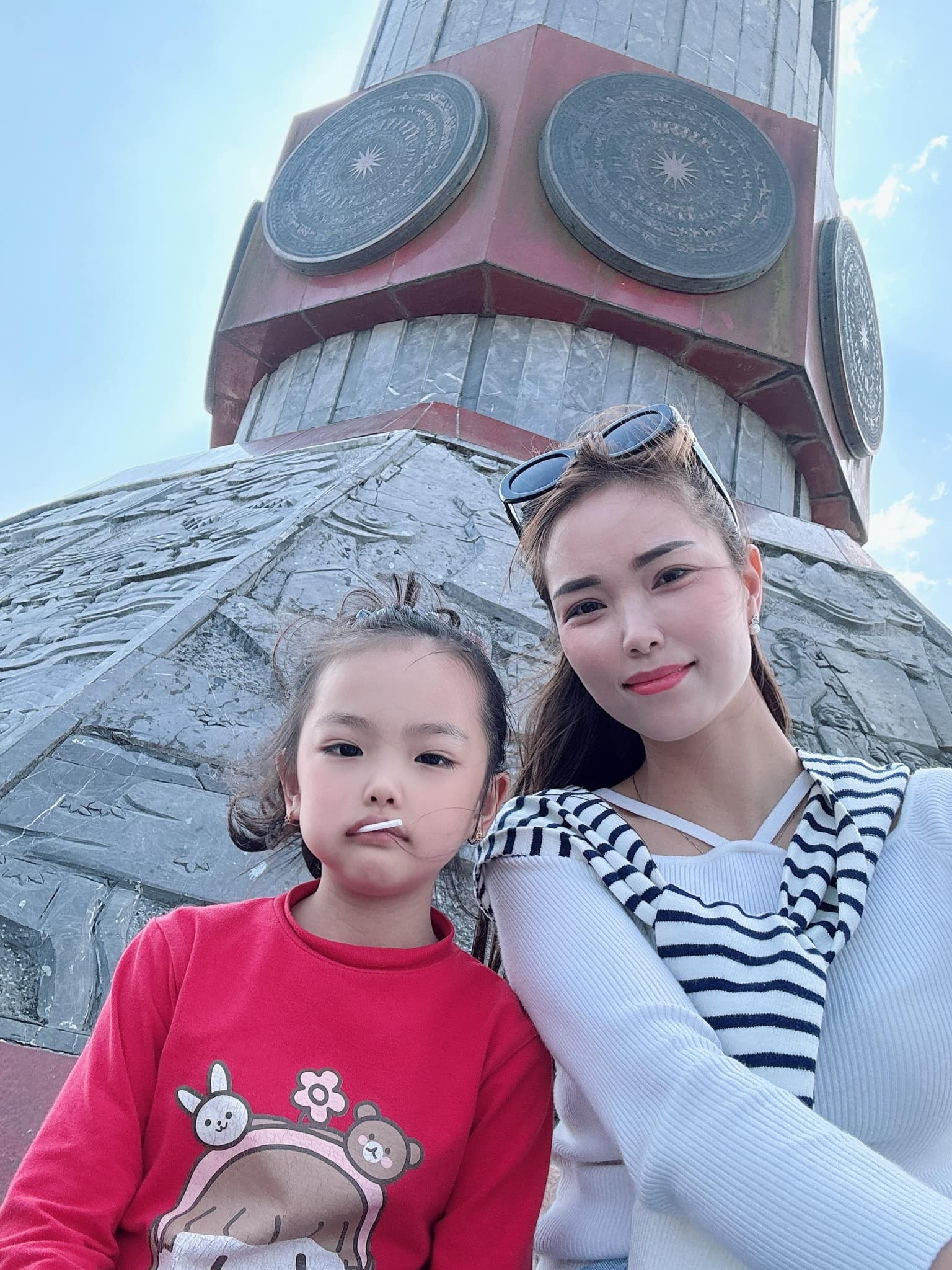 Mẹ trẻ Hà Nội chia sẻ kinh nghiệm cầm lái ô tô đường đèo Hà Giang Mẹ trẻ Hà Nội chia sẻ kinh nghiệm cầm lái ô tô đường đèo Hà Giang