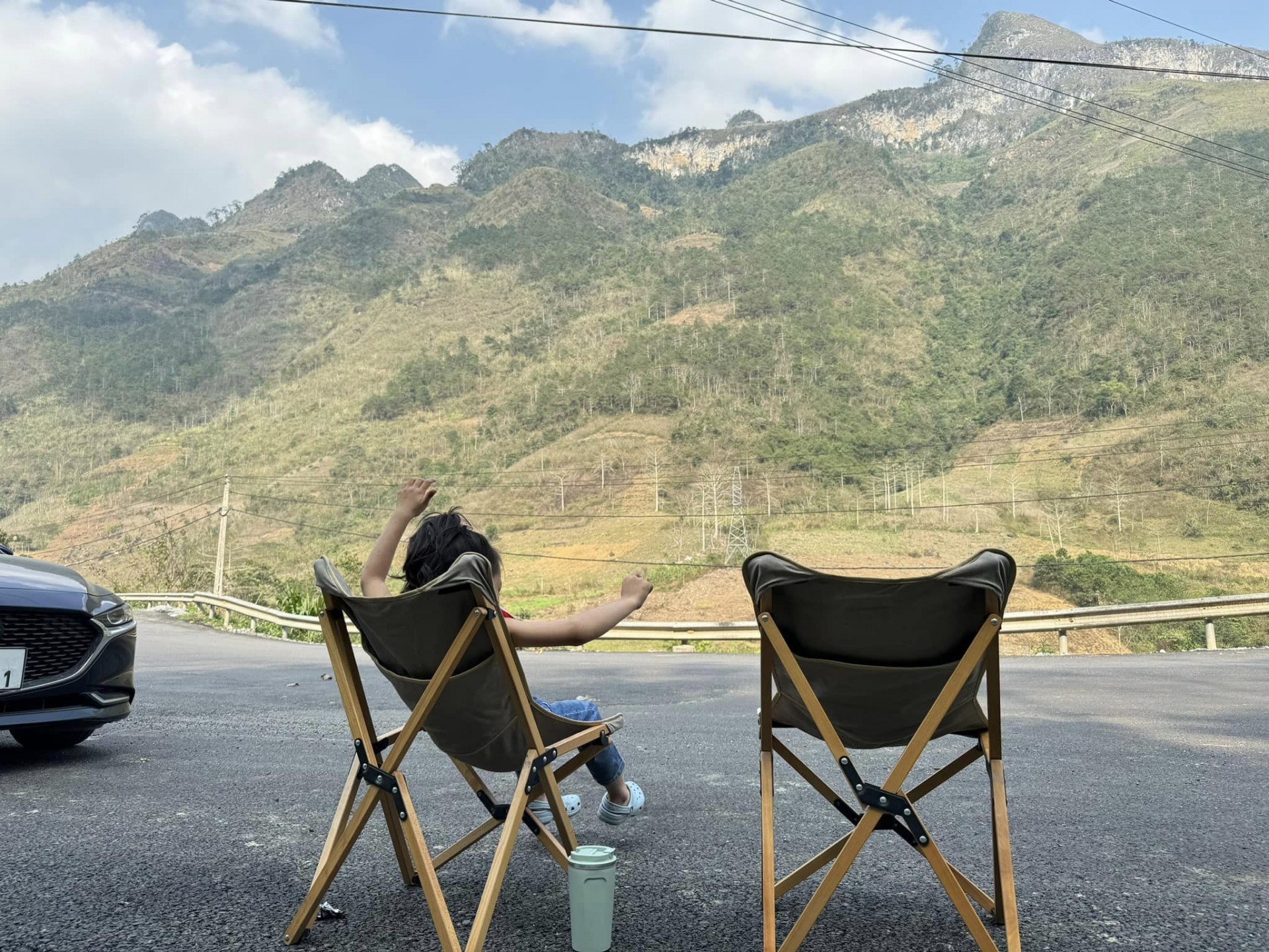 Mẹ trẻ Hà Nội chia sẻ kinh nghiệm cầm lái ô tô đường đèo Hà Giang Mẹ trẻ Hà Nội chia sẻ kinh nghiệm cầm lái ô tô đường đèo Hà Giang