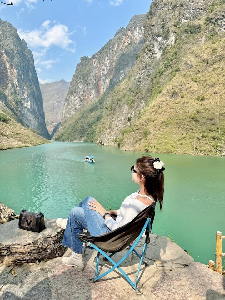 Mẹ trẻ Hà Nội chia sẻ kinh nghiệm cầm lái ô tô đường đèo Hà Giang Mẹ trẻ Hà Nội chia sẻ kinh nghiệm cầm lái ô tô đường đèo Hà Giang