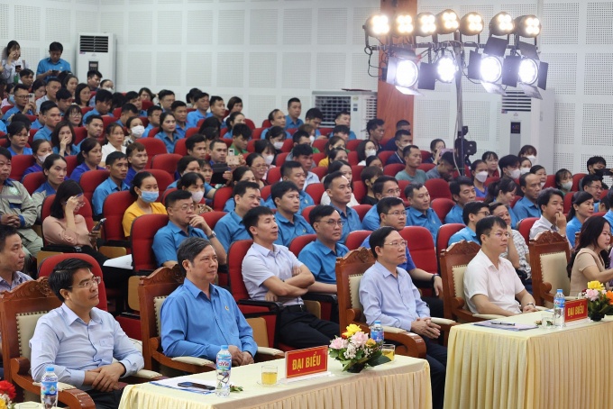 Bắc Giang: Xử lý hàng trăm xe đưa đón công nhân vi phạm an toàn Bắc Giang: Xử lý hàng trăm xe đưa đón công nhân vi phạm an toàn