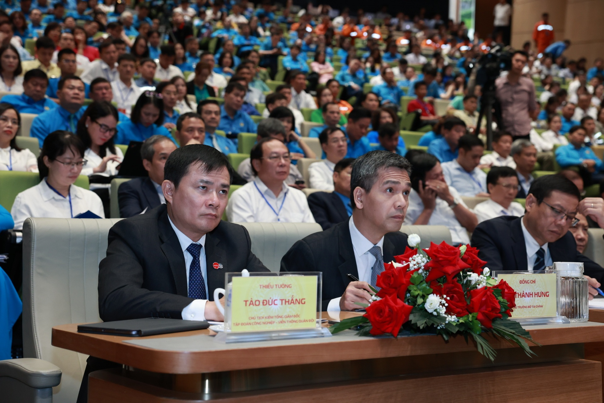 Người lao động không thể ở mãi với công ty khi lương thấp