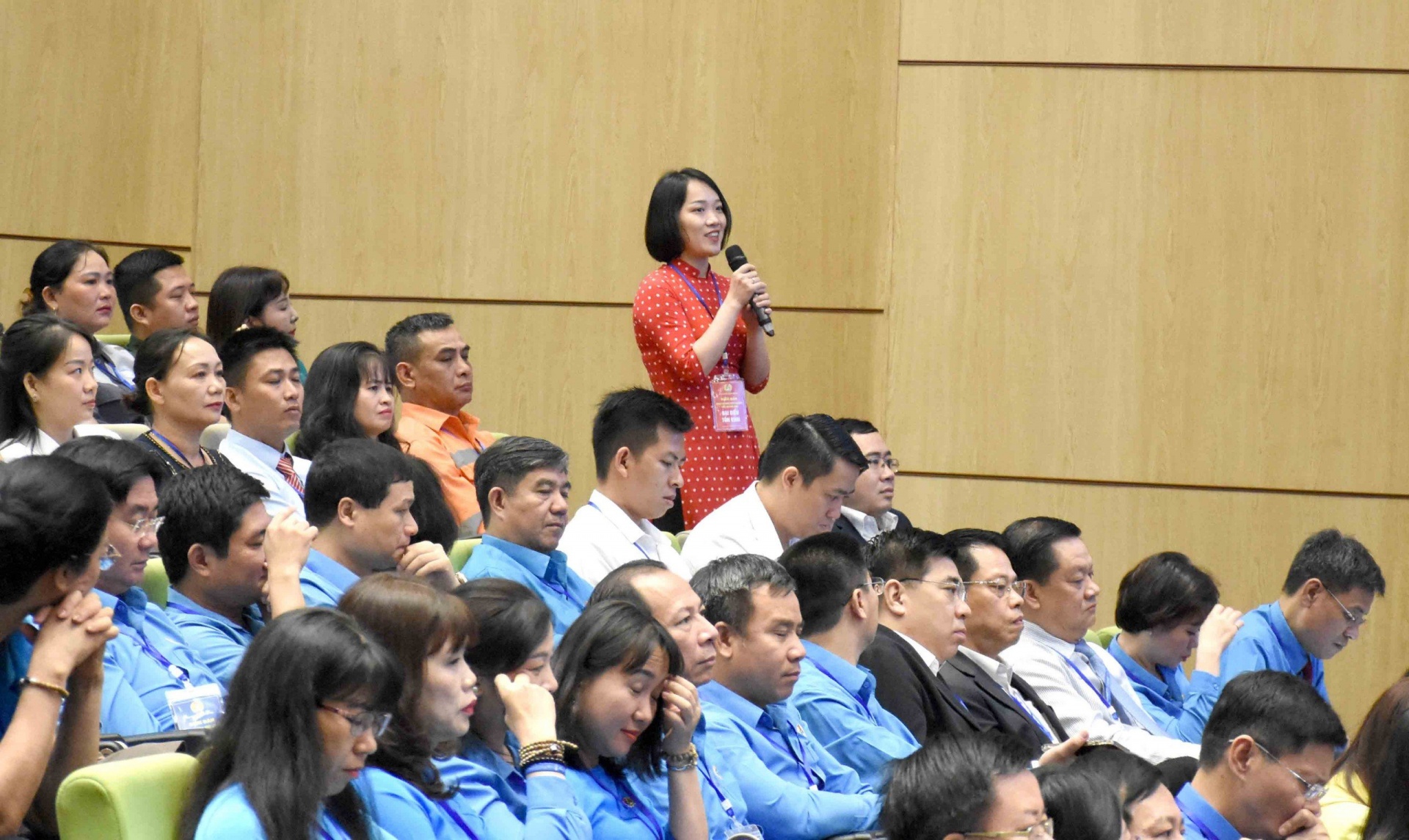 Người lao động không thể ở mãi với công ty khi lương thấp