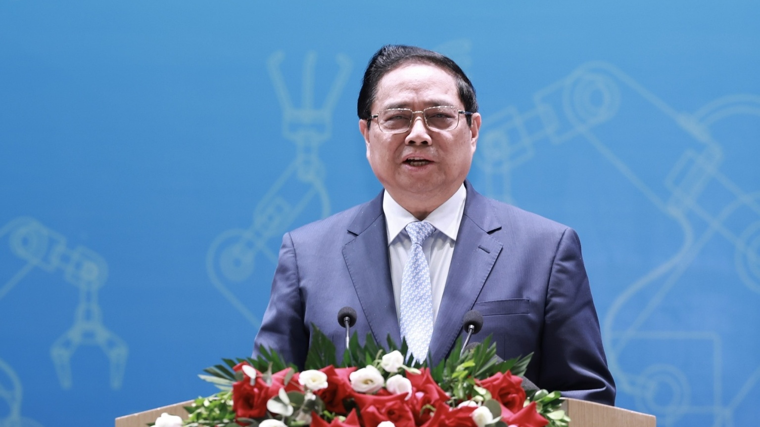 “Đẩy mạnh, tiên phong, bứt phá” để tăng năng suất lao động