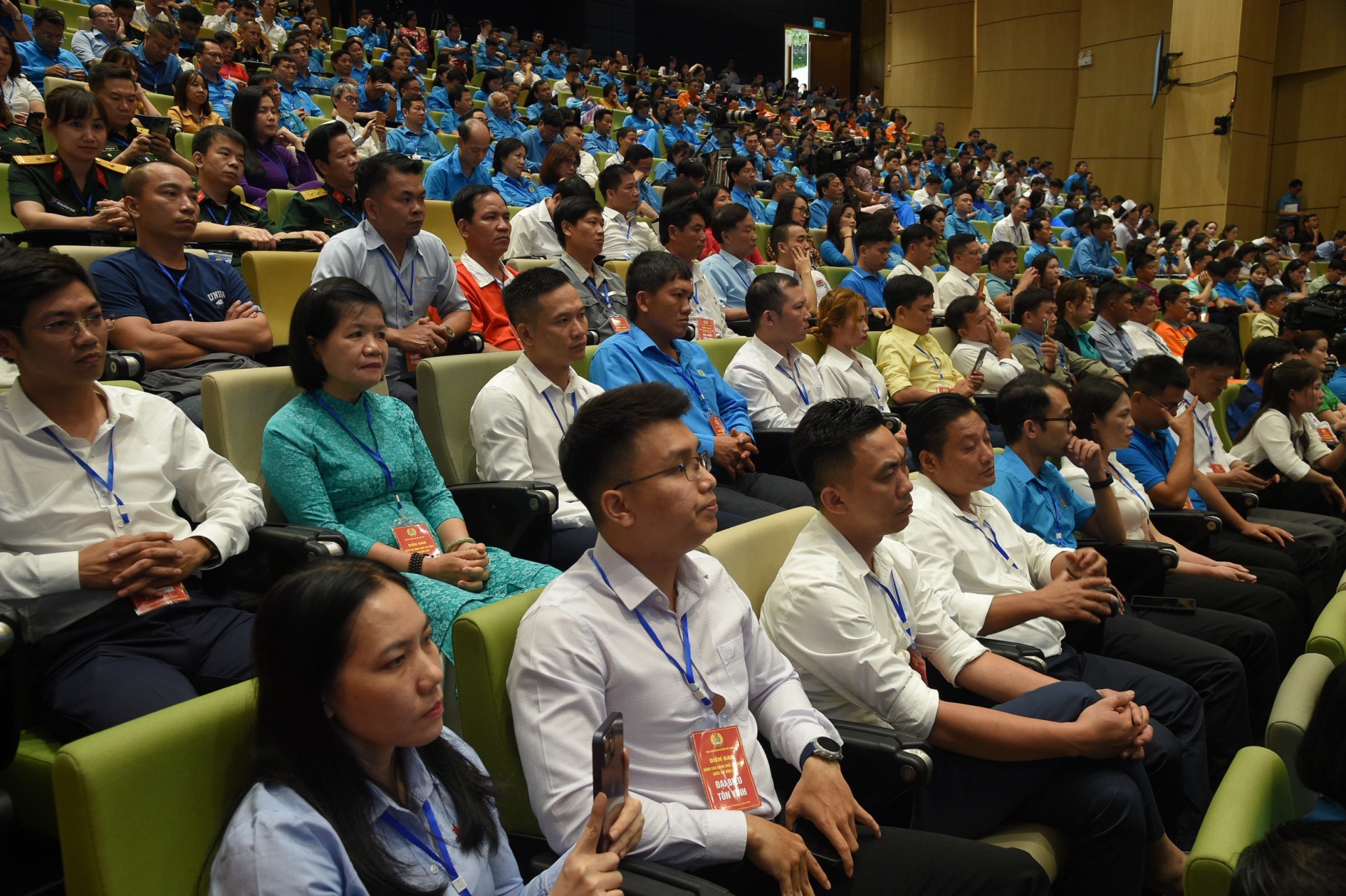 Thủ tướng đề nghị “đẩy mạnh, tiên phong, bứt phá” để tăng năng suất lao động