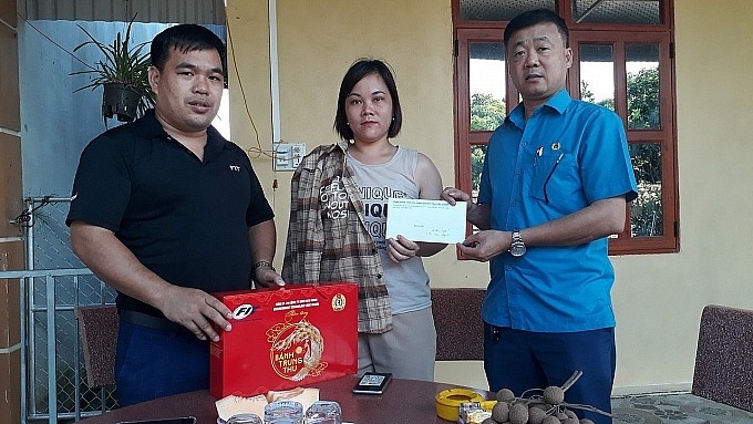 Bắc Giang: Xử lý hàng trăm xe đưa đón công nhân vi phạm an toàn Bắc Giang: Xử lý hàng trăm xe đưa đón công nhân vi phạm an toàn