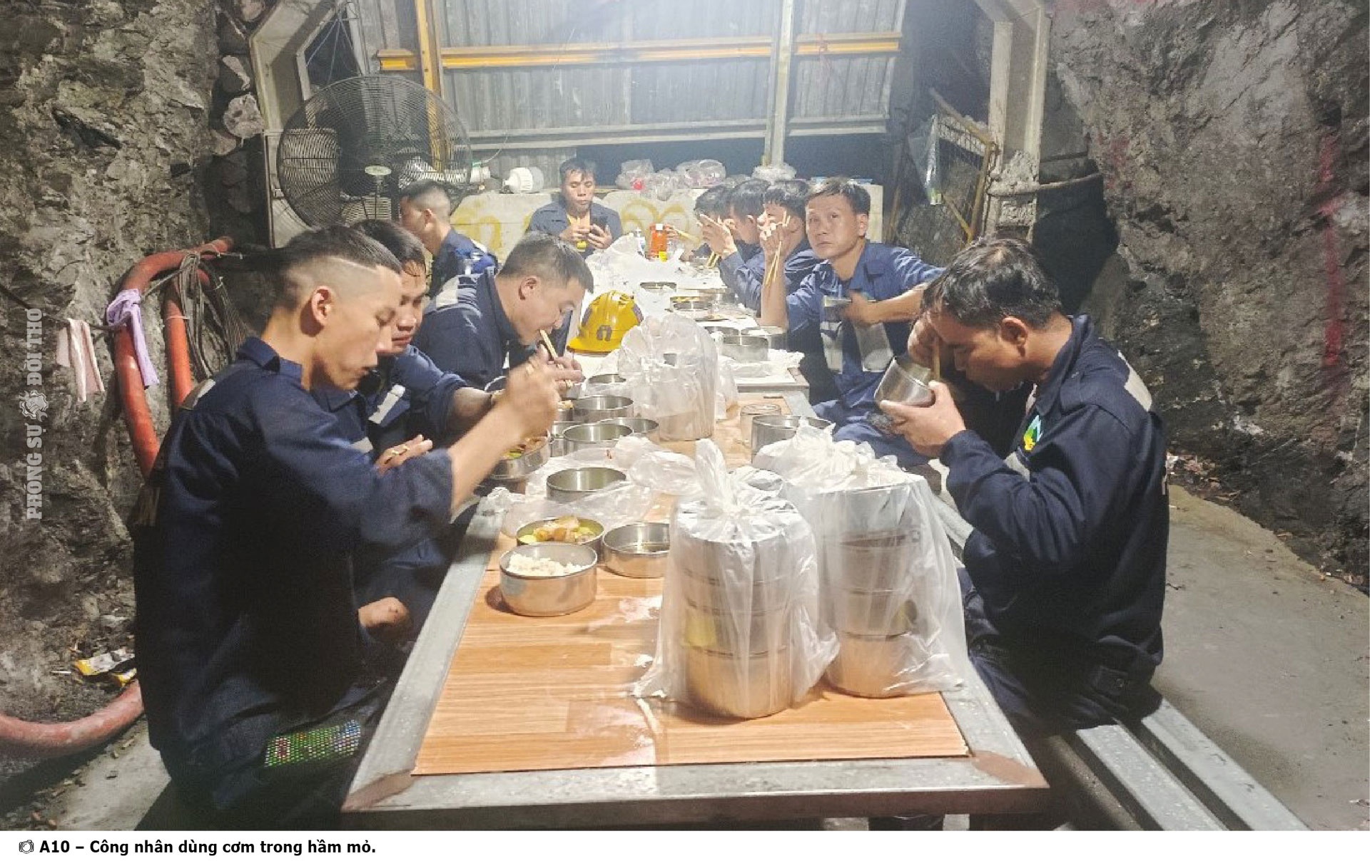 Phóng sự Đời thợ: Một lần vào với “núi vàng” Đăk Sa Phóng sự Đời thợ: Một lần vào với “núi vàng” Đăk Sa