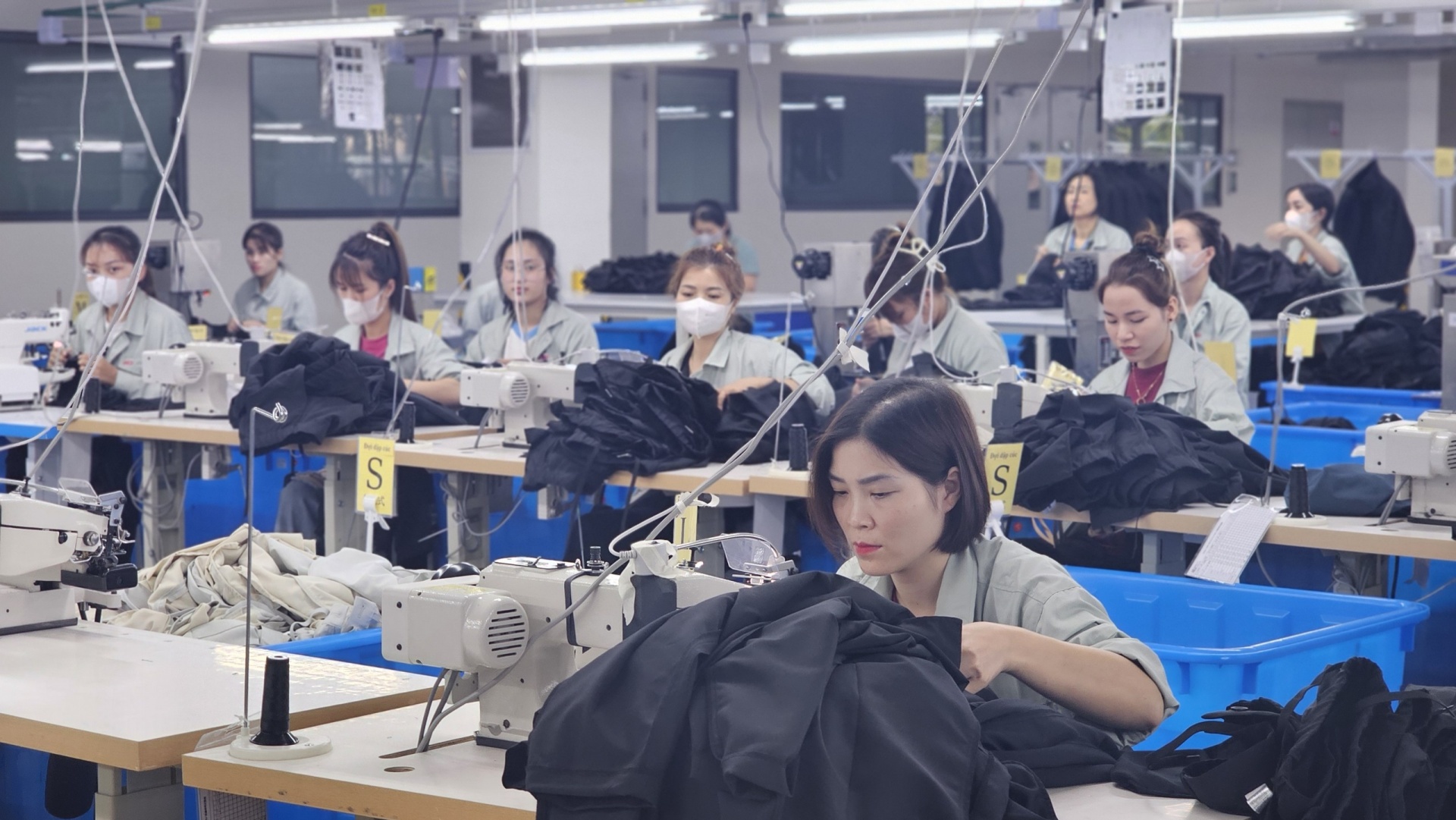 Bài 1: Tình hình việc làm của người lao động trong bối cảnh hiện nay Bài 1: Tình hình việc làm của người lao động trong bối cảnh hiện nay