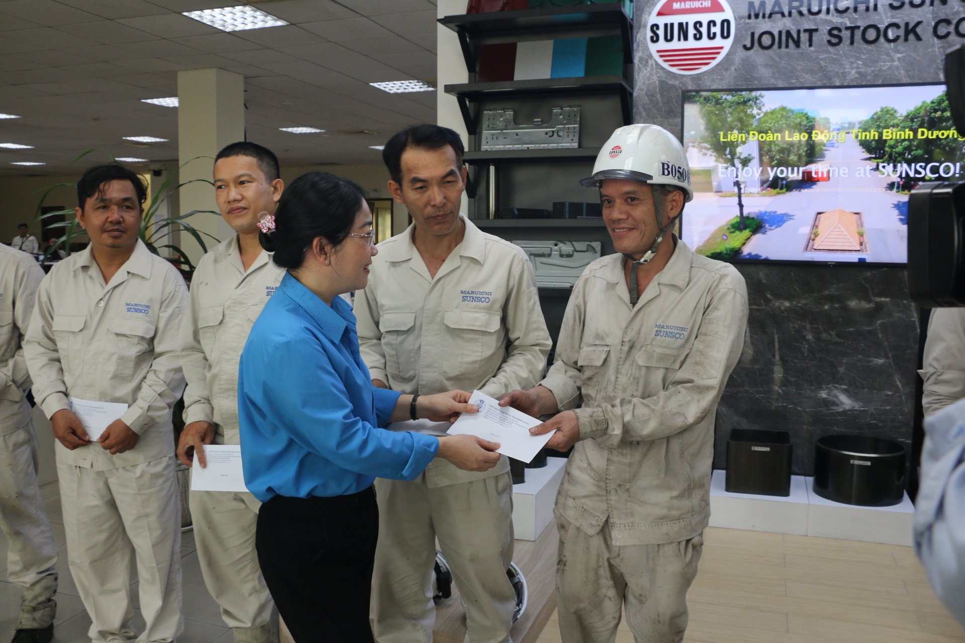 Công đoàn Bình Dương chăm lo vật chất và sức khỏe cho người lao động