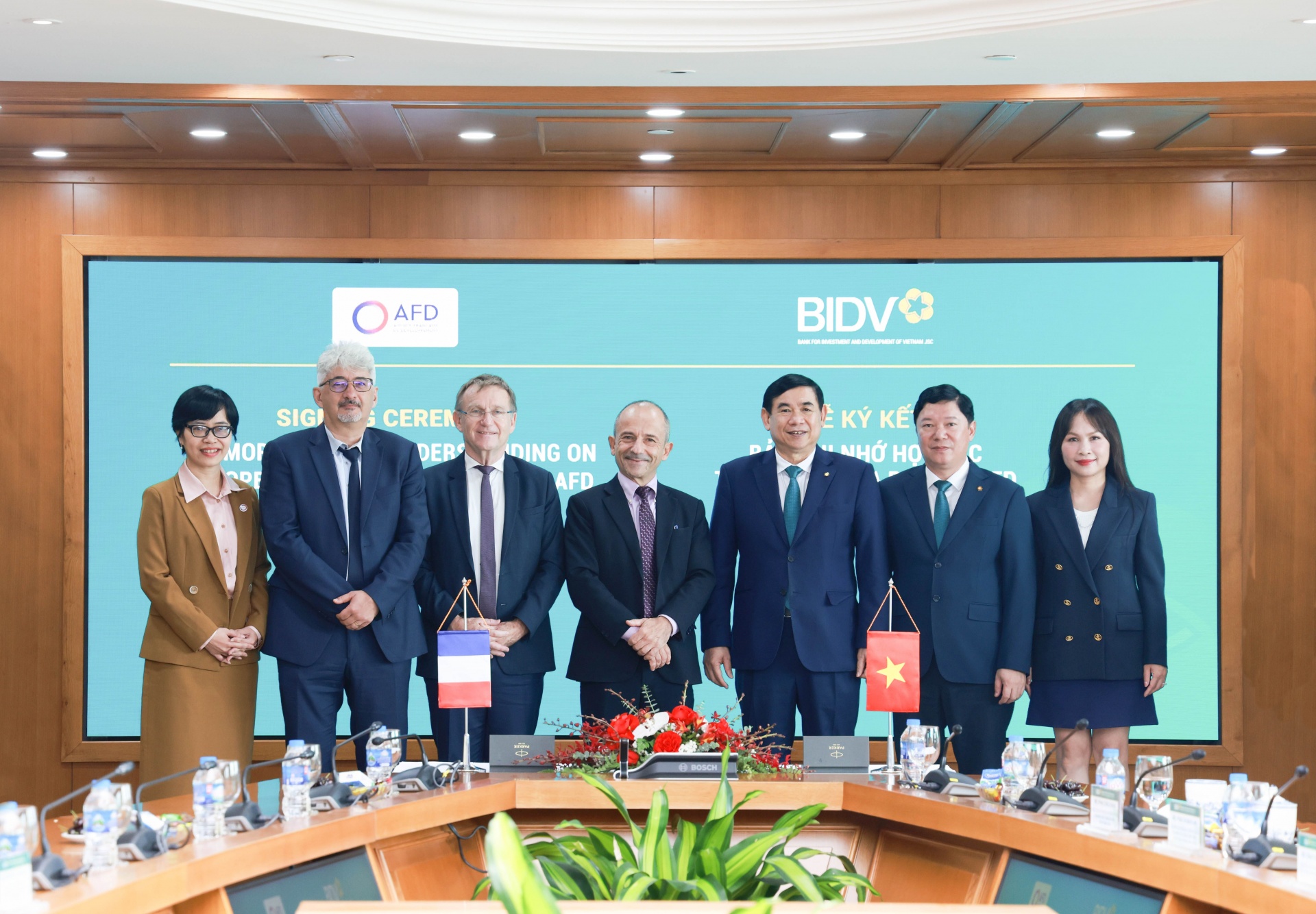 Đại diện Lãnh đạo BIDV và Cơ quan Phát triển Pháp (AFD) tại buổi làm việc Đại diện Lãnh đạo BIDV và Cơ quan Phát triển Pháp (AFD) tại buổi làm việc