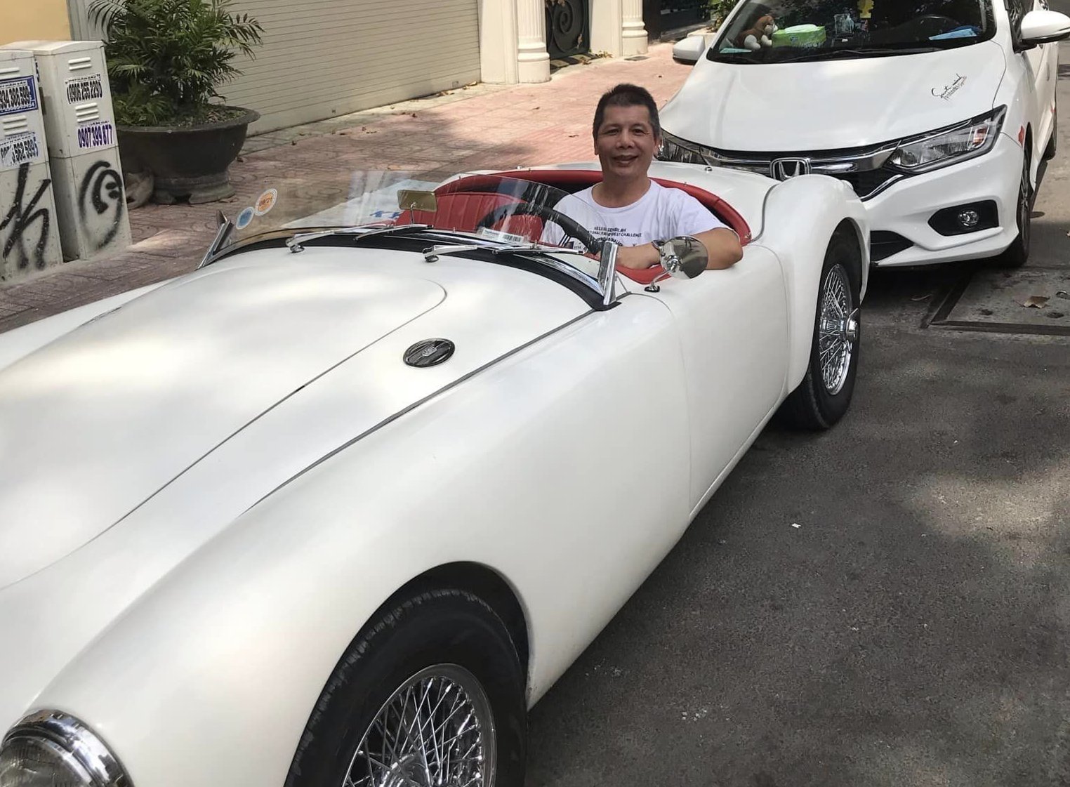 Thú chơi xe cổ của anh Phạm Diên - một người Sài thành