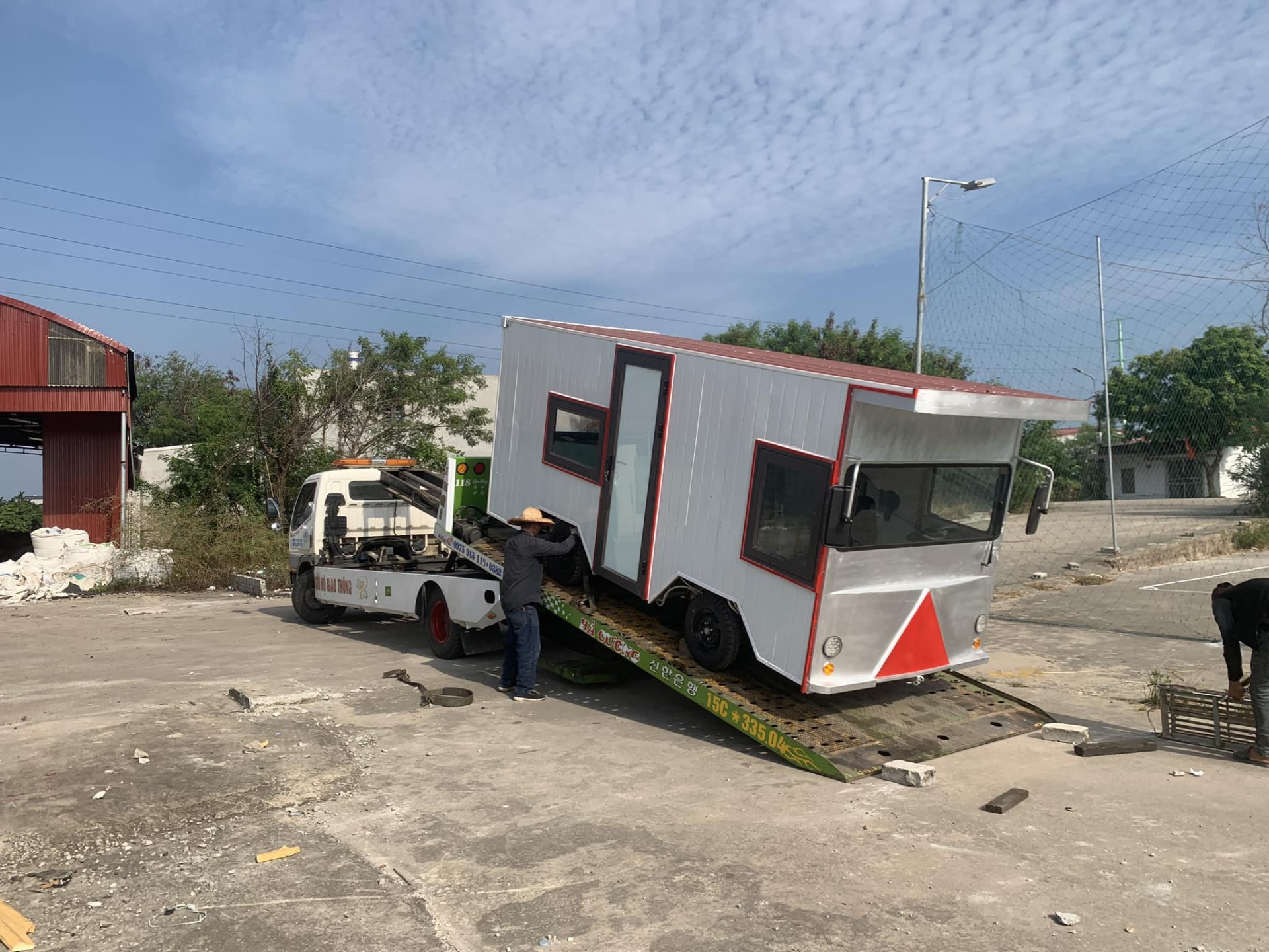 Thợ cơ khí Hải Phòng tự sản xuất hàng loạt ô tô điện, giá chỉ vài chục triệu đồng Thợ cơ khí Hải Phòng tự sản xuất hàng loạt ô tô điện, giá chỉ vài chục triệu đồng