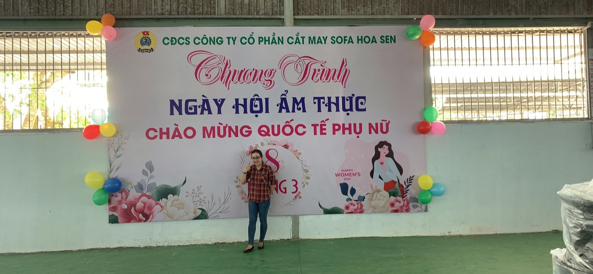 Đoàn viên công đoàn Trần Tố Quyên và chiếc áo màu xanh yêu quý
