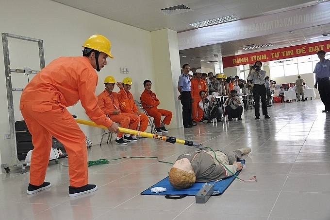 An toàn vệ sinh viên phải gương mẫu chấp hành các yêu cầu về ATVSLĐ