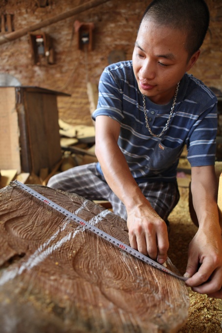 Tài hoa đôi tay người thợ tạc tượng Phật ở Sơn Đồng Tài hoa đôi tay người thợ tạc tượng Phật ở Sơn Đồng