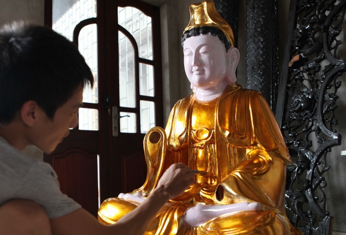 Tài hoa đôi tay người thợ tạc tượng Phật ở Sơn Đồng Tài hoa đôi tay người thợ tạc tượng Phật ở Sơn Đồng