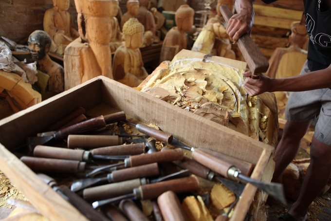 Tài hoa đôi tay người thợ tạc tượng Phật ở Sơn Đồng Tài hoa đôi tay người thợ tạc tượng Phật ở Sơn Đồng