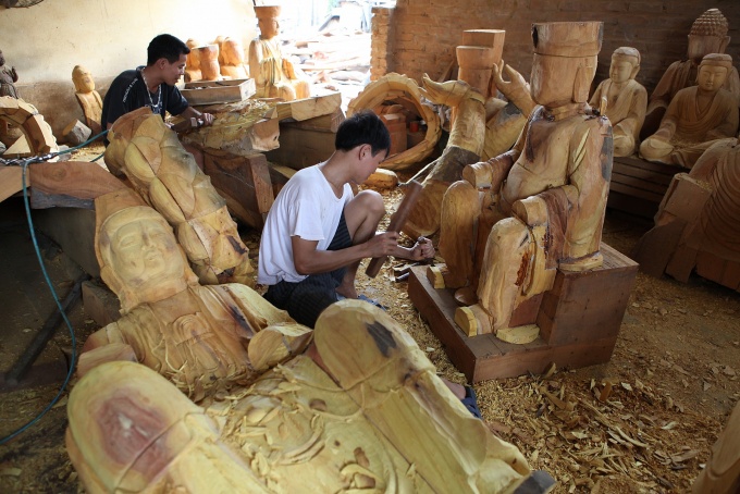 Tài hoa đôi tay người thợ tạc tượng Phật ở Sơn Đồng Tài hoa đôi tay người thợ tạc tượng Phật ở Sơn Đồng