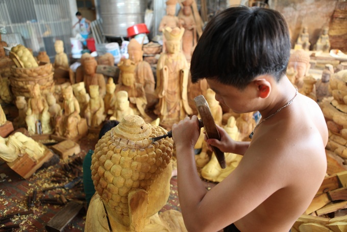 Tài hoa đôi tay người thợ tạc tượng Phật ở Sơn Đồng Tài hoa đôi tay người thợ tạc tượng Phật ở Sơn Đồng