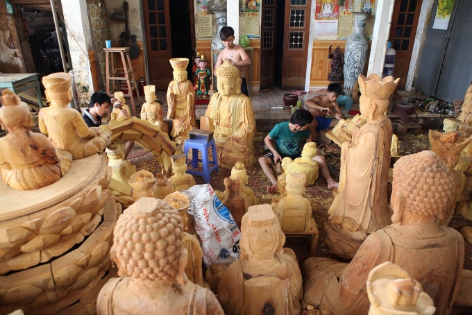 Tài hoa đôi tay người thợ tạc tượng Phật ở Sơn Đồng Tài hoa đôi tay người thợ tạc tượng Phật ở Sơn Đồng