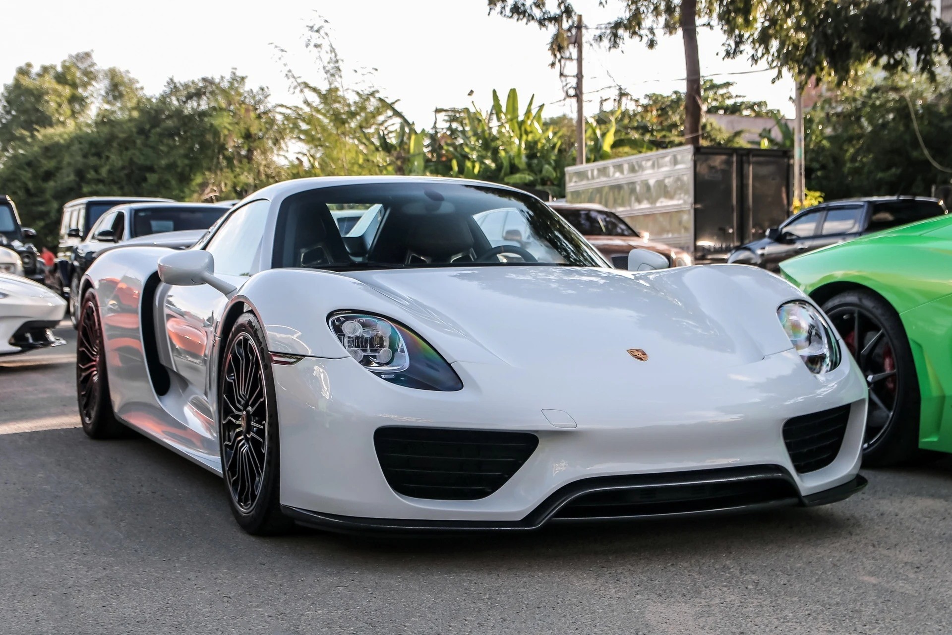 Ly kỳ chuyện ông Đặng Lê Nguyên Vũ mua Porsche 918 Spyder 60 tỷ Ly kỳ chuyện ông Đặng Lê Nguyên Vũ mua Porsche 918 Spyder 60 tỷ