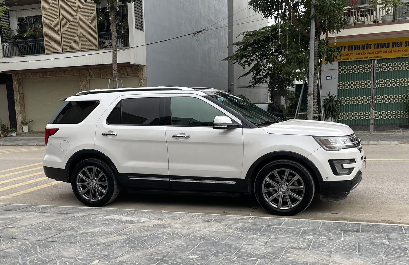 Hành trình mua xe Ford Explorer thú vị của một OFer: Rẻ bằng một nửa xe mới, chỉ 760 triệu đồng