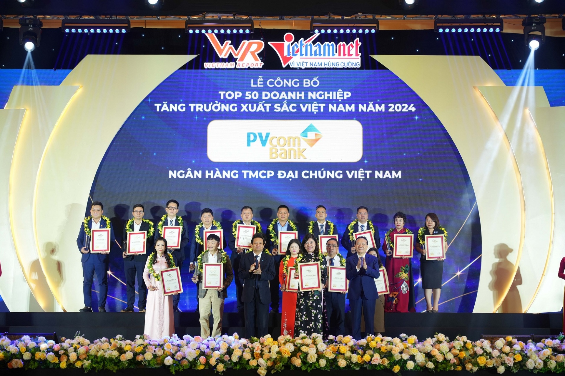Lần thứ năm liên tiếp, PVcomBank được vinh danh trong “Top 50 doanh nghiệp tăng trưởng xuất sắc nhất Việt Nam” Lần thứ năm liên tiếp, PVcomBank được vinh danh trong “Top 50 doanh nghiệp tăng trưởng xuất sắc nhất Việt Nam”
