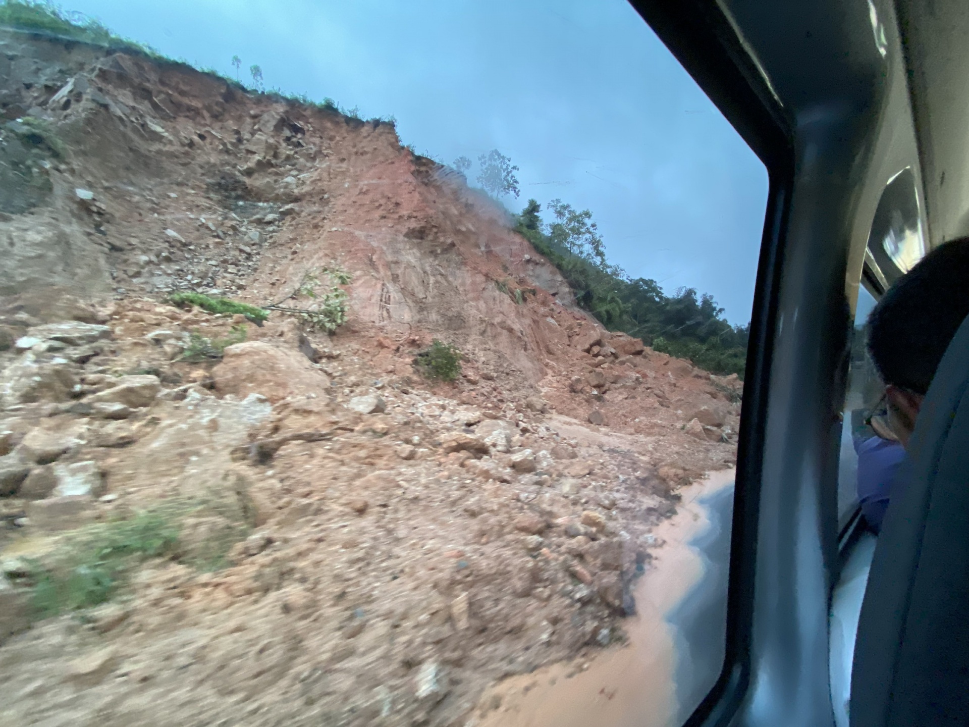 Huyện Hoàng Su Phì bị cô lập do sạt lở, 2 người chết Huyện Hoàng Su Phì bị cô lập do sạt lở, 2 người chết