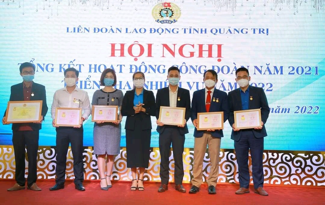 Lao động sáng tạo 'để bà con mình bớt khổ'