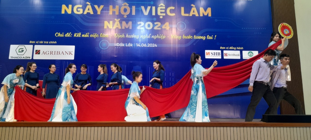 Đắk Lắk giải bài toán khó bằng “việc làm ngắn hạn” đồng bào thiểu số Đắk Lắk giải bài toán khó bằng “việc làm ngắn hạn” đồng bào thiểu số
