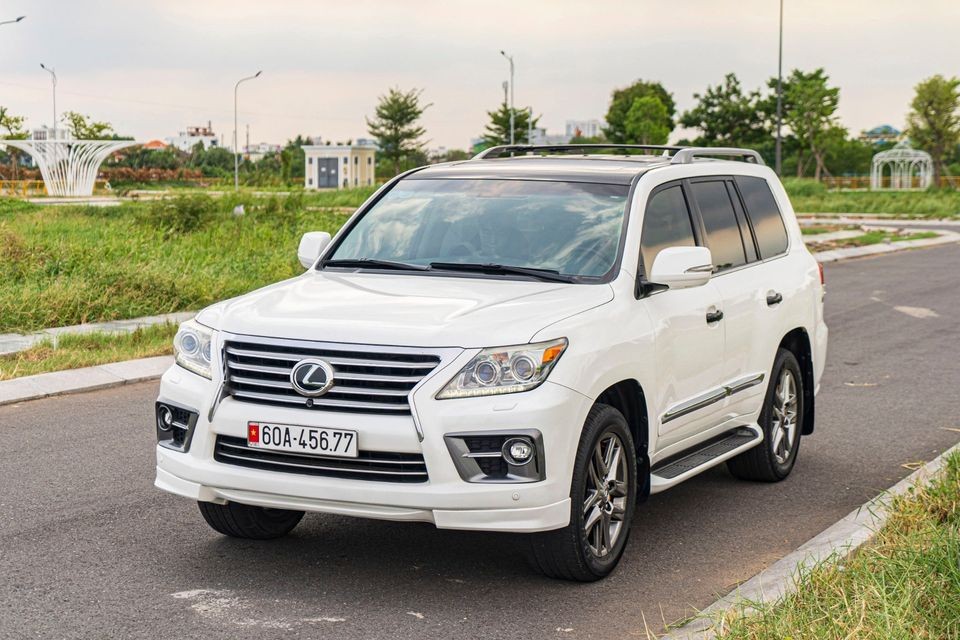 Lexus LX570 2014: "Chuyên cơ mặt đất" sau 10 năm, giá bao nhiêu? Lexus LX570 2014: "Chuyên cơ mặt đất" sau 10 năm, giá bao nhiêu?