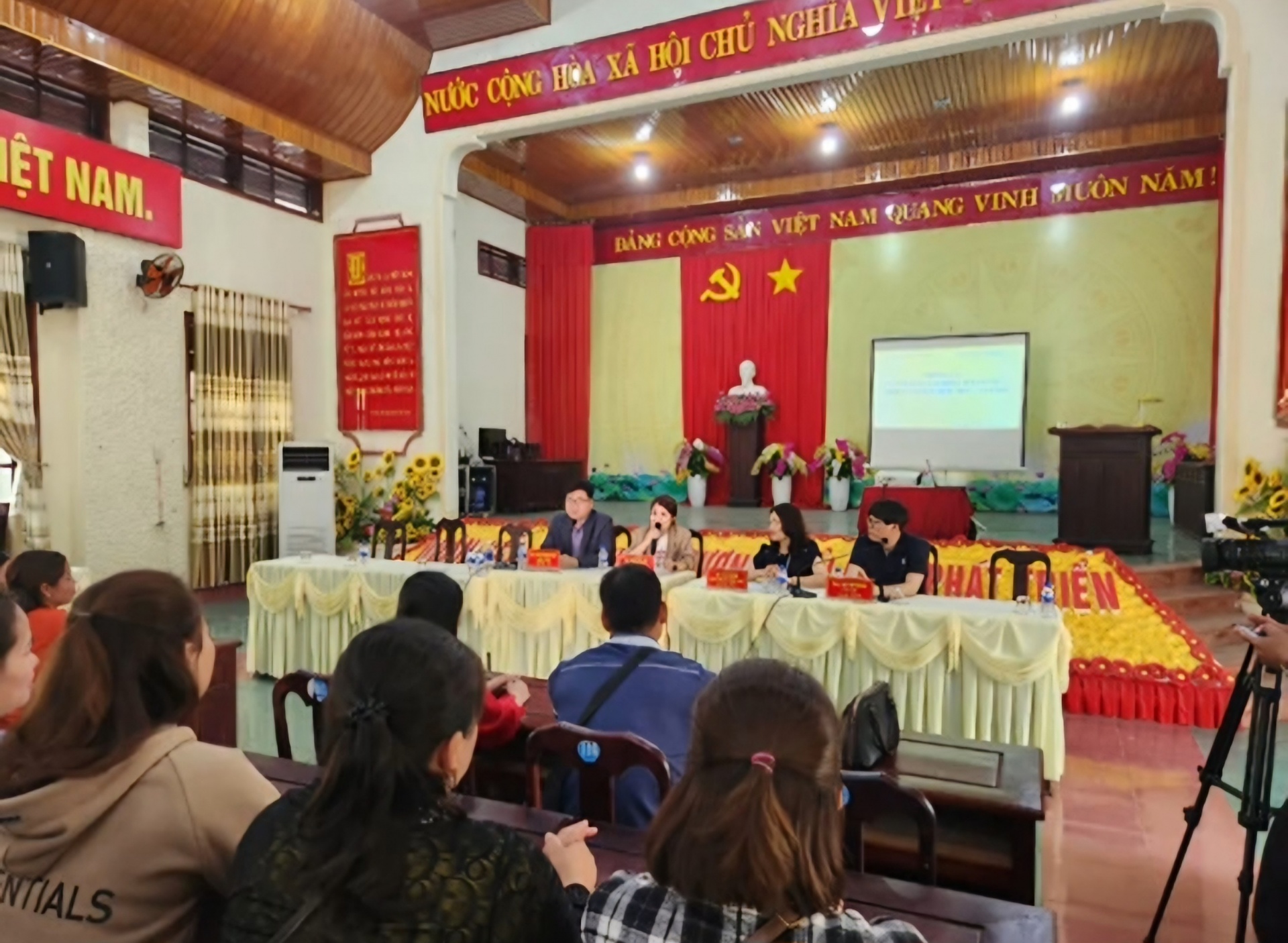 Đắk Lắk giải bài toán khó bằng “việc làm ngắn hạn” đồng bào thiểu số Đắk Lắk giải bài toán khó bằng “việc làm ngắn hạn” đồng bào thiểu số