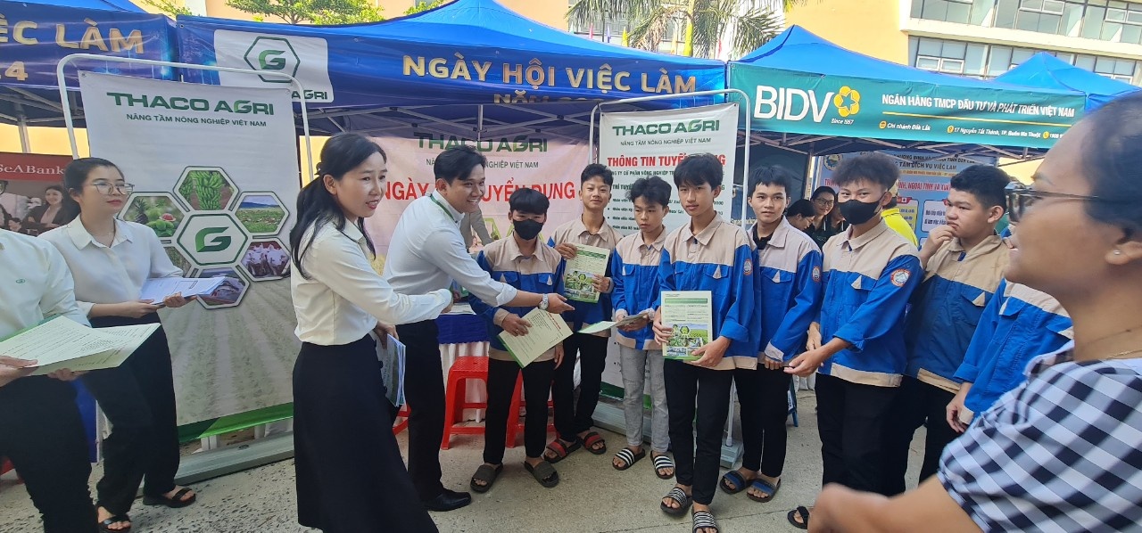 Muôn nẻo đổ về yên ổn...