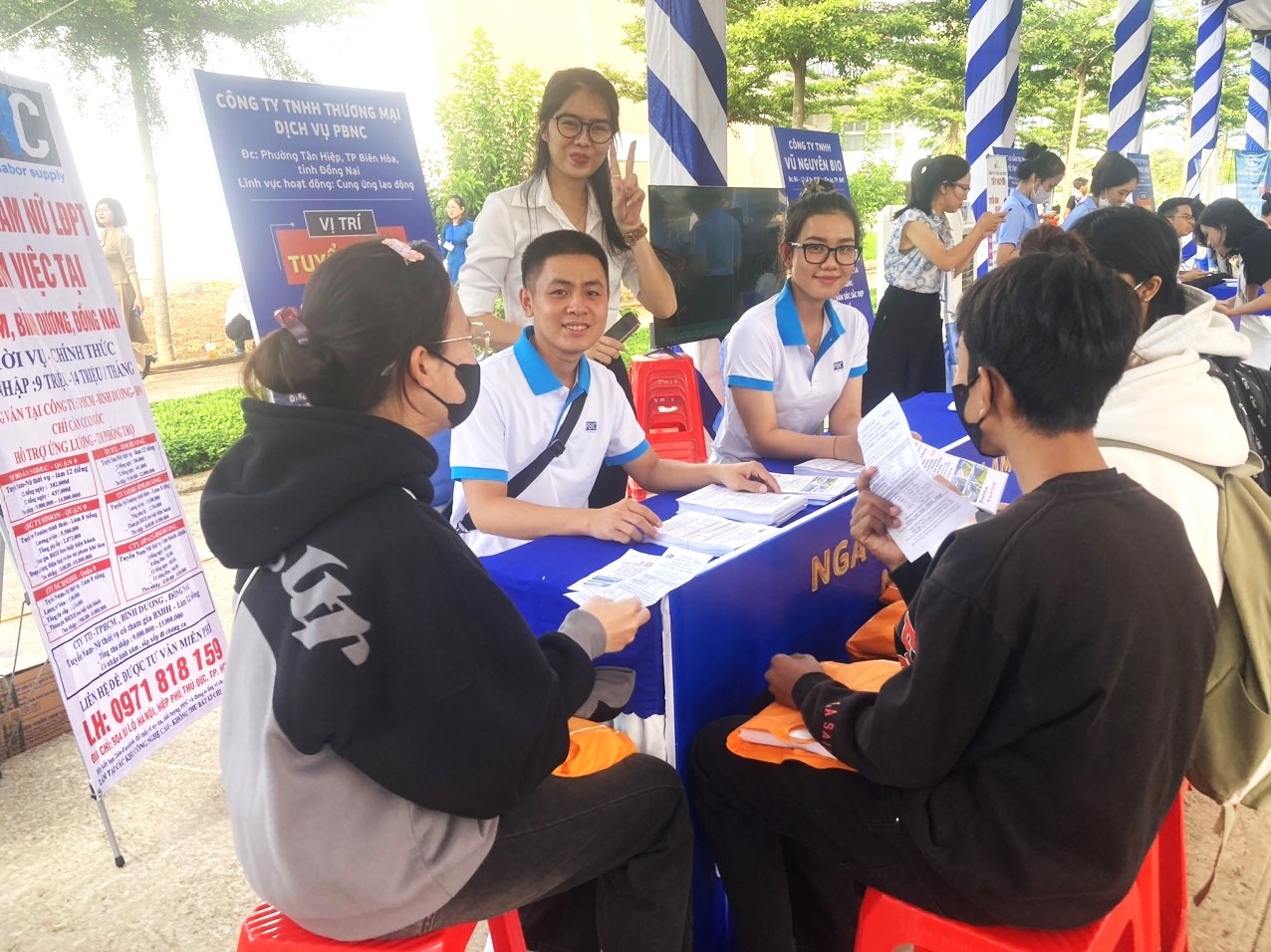 Muôn nẻo đổ về yên ổn...