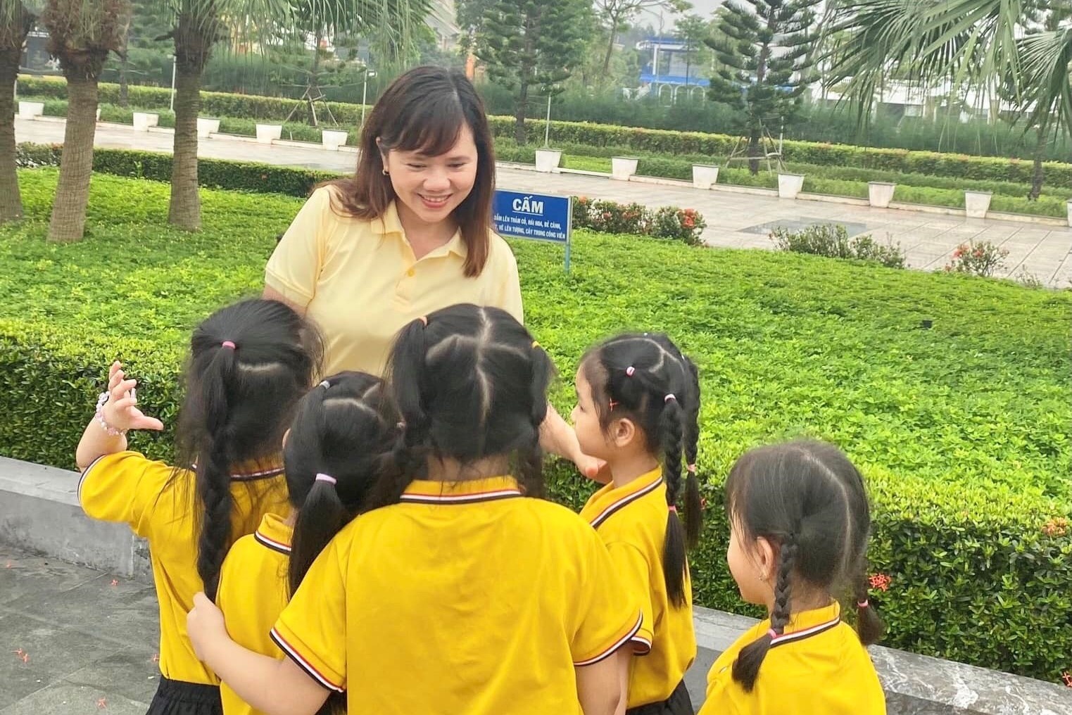 Cô giáo Lê Thị Hoa - chủ tịch công đoàn cơ sở gương mẫu, gần gũi Cô giáo Lê Thị Hoa - chủ tịch công đoàn cơ sở gương mẫu, gần gũi