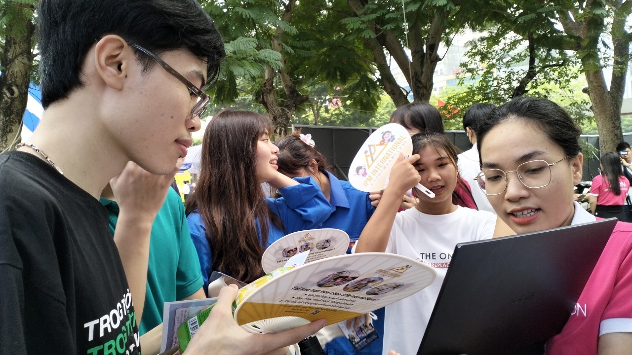 Ngày hội việc làm quận Cầu Giấy: Đa dạng ngành nghề và vị trí tuyển dụng