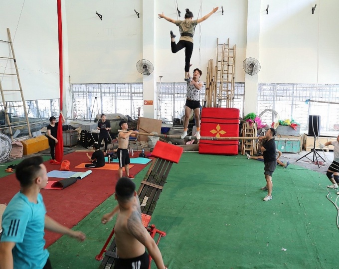 Chuyện nghỉ hưu sớm của diễn viên xiếc lên diễn đàn Quốc hội